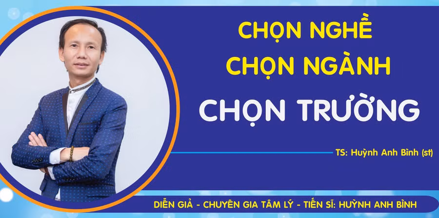 TS Huỳnh Anh Bình trong chương trình gợi ý tiêu chí chọn ngành, trường đại học. Ảnh: NVCC