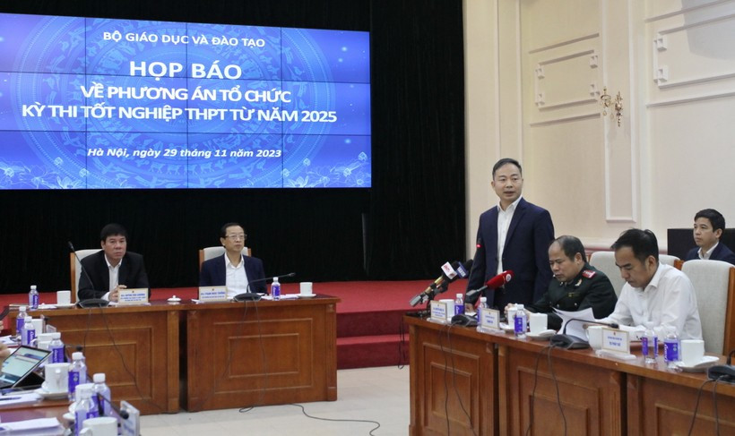 Đại diện Bộ GD&amp;ĐT giải đáp các vấn đề về phương án thi tốt nghiệp THPT từ năm 2025.