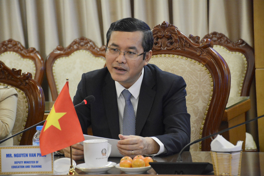 Thứ trưởng Bộ GD&ĐT Nguyễn Văn Phúc phát biểu tại buổi làm việc. Thứ trưởng Bộ GD&ĐT Nguyễn Văn Phúc phát biểu tại buổi làm việc.