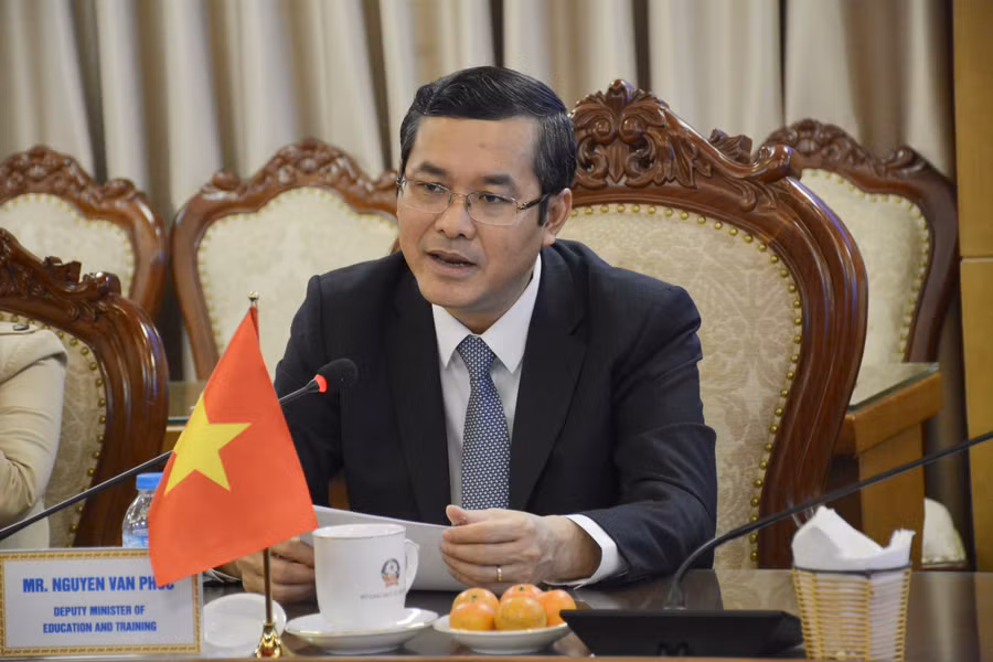 Thứ trưởng Bộ GD&amp;ĐT Nguyễn Văn Phúc phát biểu tại buổi làm việc.