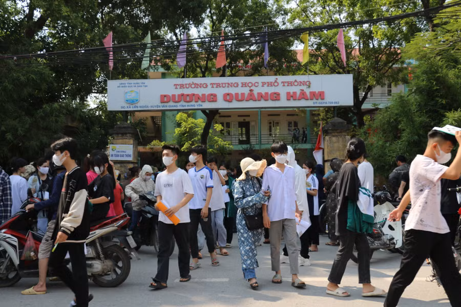 Thí sinh Hưng Yên tham dự kỳ thi vào lớp 10 năm học 2023 - 2024. Ảnh: TG.