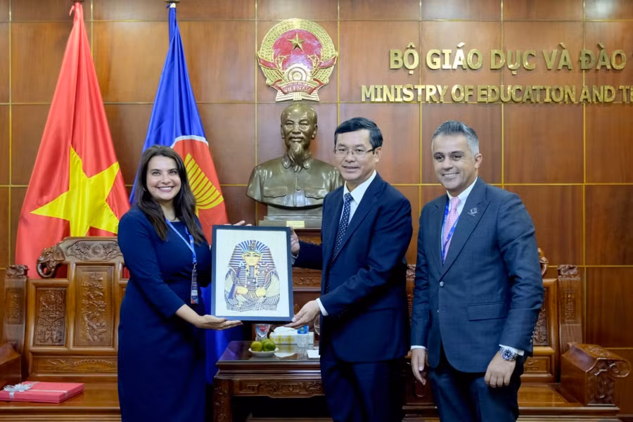 Thứ trưởng Nguyễn Văn Phúc vui mừng tiếp đón Phó Trưởng ban Đối ngoại Ai Cập.