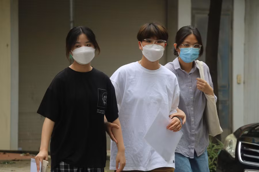 Thí sinh có mặt tại điểm thi Trường THPT Văn Giang.