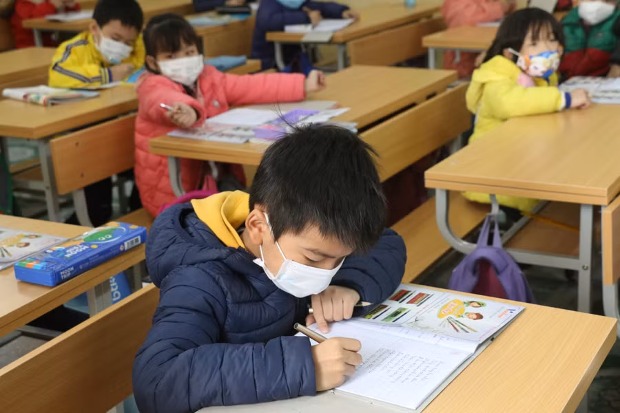 Học sinh lớp 1 tại tỉnh Hưng Yên học trực tiếp ngày 14/2.