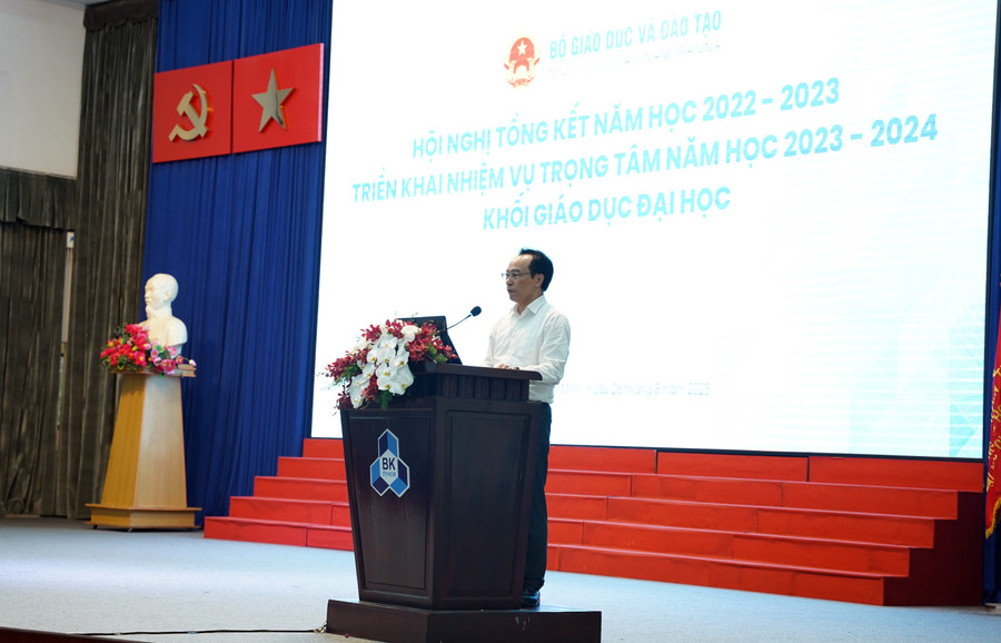 Thứ trưởng Bộ GD&amp;ĐT Hoàng Minh Sơn phát biểu tại Hội nghị.