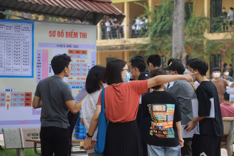 Thí sinh kiểm tra số báo danh và sơ đồ phòng thi.