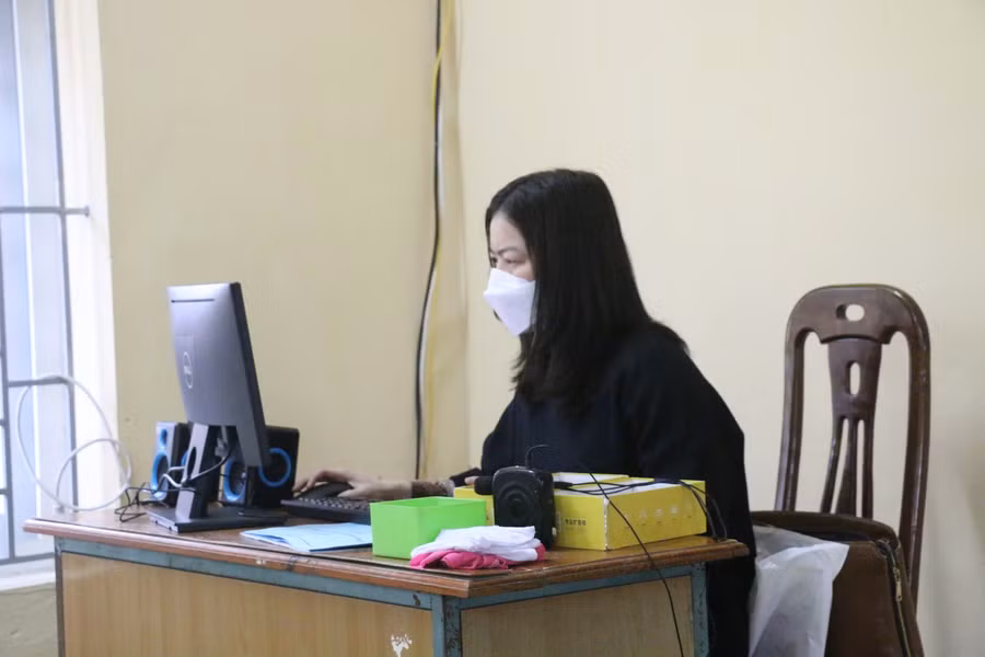 Giáo viên Trường THPT Mỹ Hào đã tiêm vắc-xin mũi 3 trước khi dạy trực tiếp.