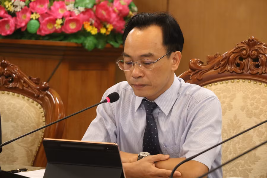 Thứ trưởng Bộ GD&ĐT Hoàng Minh Sơn phát biểu tại buổi làm việc.