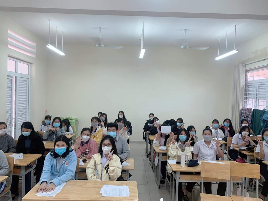 Học sinh Trường THPT chuyên Lê Quý Đôn, tỉnh Khánh Hòa ôn tập cho kỳ thi tốt nghiệp THPT. Ảnh: NVCC.