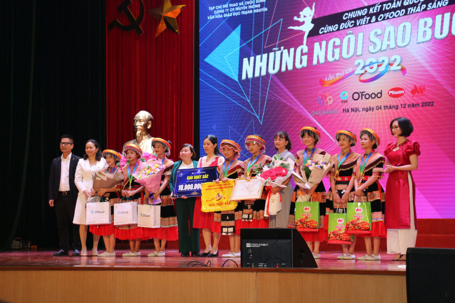 Cuộc thi chung kết có hơn 60 tiết mục tham dự.