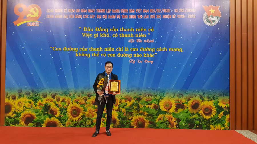 Thầy An tích cực tham gia các phong trào, hoạt động của trường và địa phương. Ảnh: NVCC.