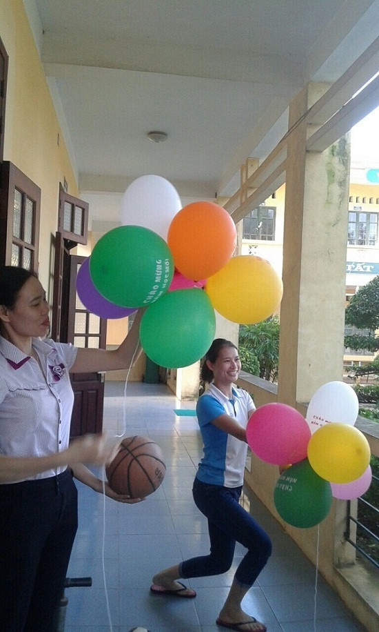 Trong ngày khai giảng năm nay, Trường Tiểu học Hoài Thượng (Thuận Thành, Bắc Ninh) vinh dự được đón Bằng công nhận trường chuẩn Quốc gia và Cờ thi đua của UBND tỉnh Bắc Ninh.