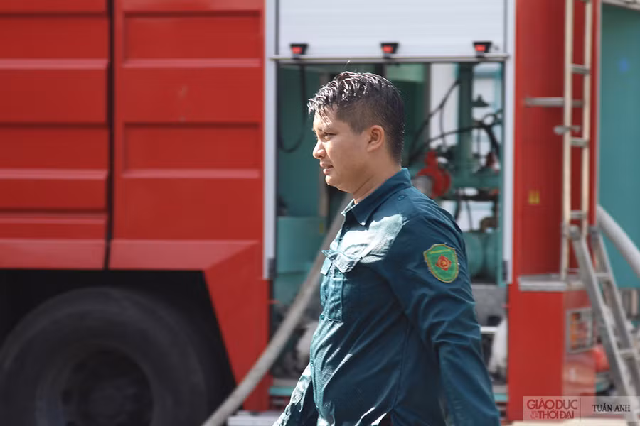 Đến 17h cùng ngày, các lực lượng chức năng vẫn đang nỗ lực dập tắt đám cháy. Hiện tại, vẫn chưa có con số thống kê về thiệt hại và thương vong trong vụ cháy.