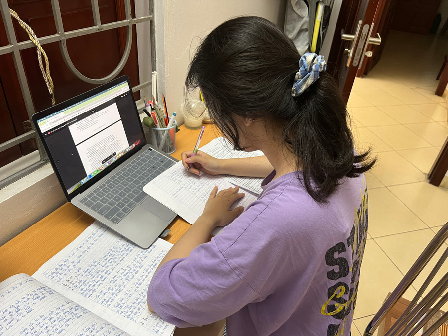 Phạm Hồng Khánh ôn luyện cho Kỳ thi Tốt nghiệp THPT năm 2023. Ảnh: NVCC.