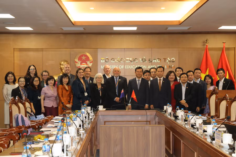 Các đại biểu tham dự tọa đàm.