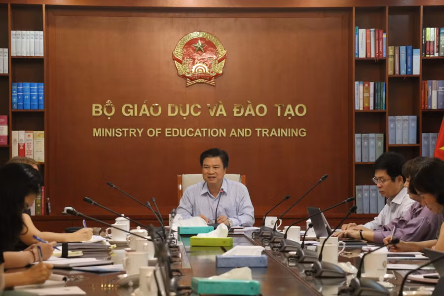 Thứ trưởng Nguyễn Hữu Độ chủ trì cuộc họp.