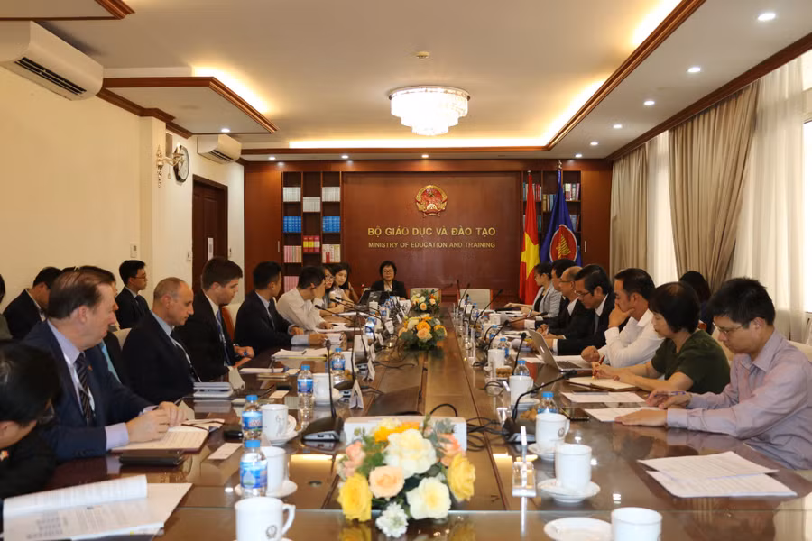 Quang cảnh buổi làm việc.