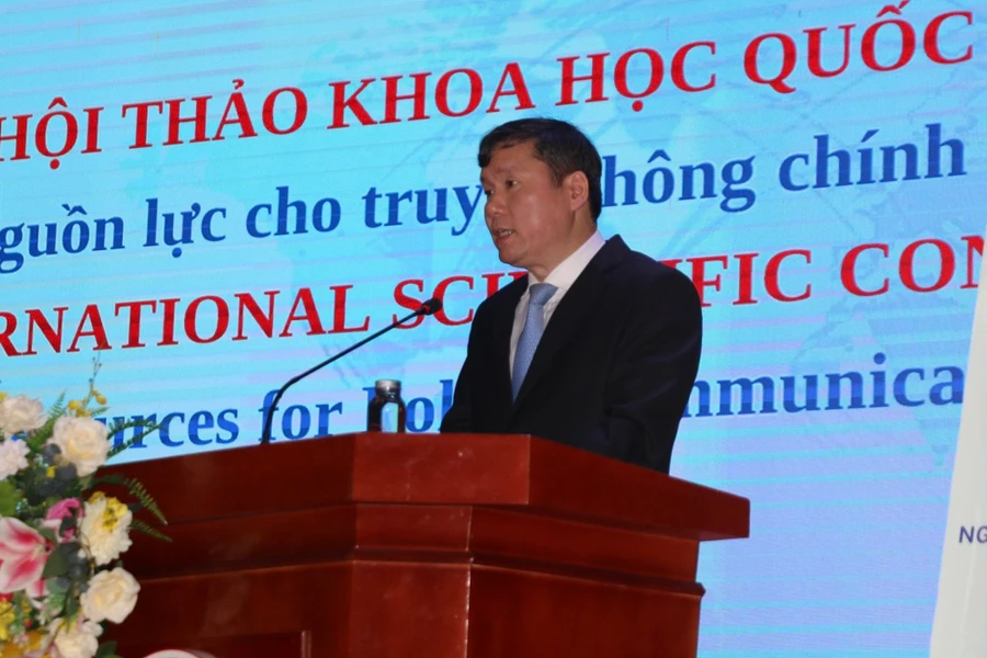 GS.TS Lê Văn Lợi, Phó Giám đốc Học viện Chính trị quốc gia Hồ Chí Minh, phát biểu tại Hội thảo.