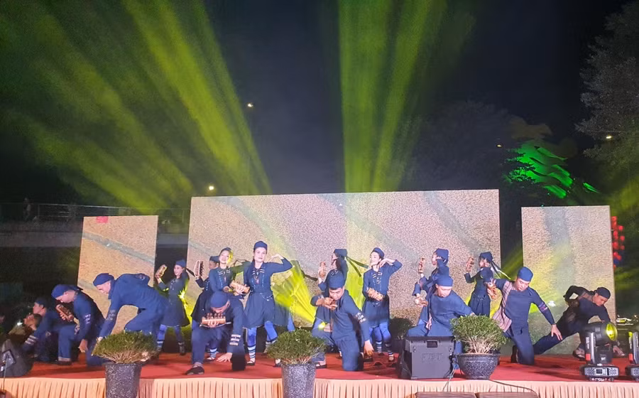 Chương trình nghệ thuật trong Ngày hội văn hoá du lịch Sa Pa tại Đà Nẵng - Ảnh Tất Thành