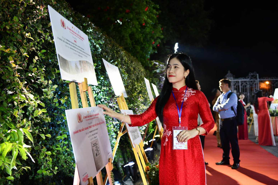 Giáo viên tham dự chương trình Thay lời tri ân năm 2023. Giáo viên tham dự chương trình Thay lời tri ân năm 2023.