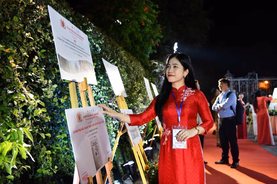 Giáo viên tham dự chương trình Thay lời tri ân năm 2023.