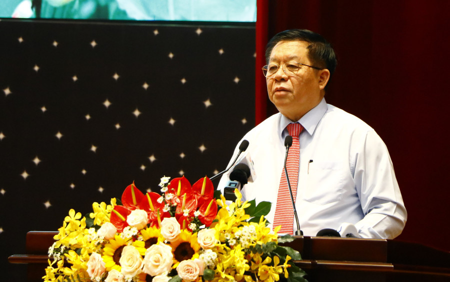 Ông Nguyễn Trọng Nghĩa, Bí thư Trung ương Đảng, Trưởng Ban Tuyên giáo Trung ương phát biểu chỉ đạo hội nghị. Ông Nguyễn Trọng Nghĩa, Bí thư Trung ương Đảng, Trưởng Ban Tuyên giáo Trung ương phát biểu chỉ đạo hội nghị.