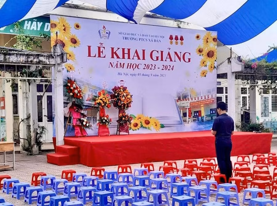 Trường PTCS Xã Đàn chuẩn bị cho buổi lễ khai giảng.