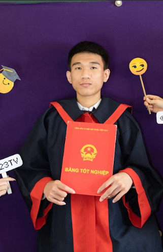 Nguyễn Mạnh Hùng là thủ khoa khối A00 toàn quốc. Ảnh: NVCC.