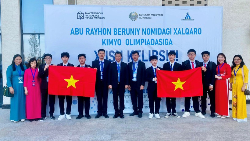 Đoàn học sinh tham dự Kỳ thi Olympic Hóa học quốc tế Abu Reikhan Beruniy.
