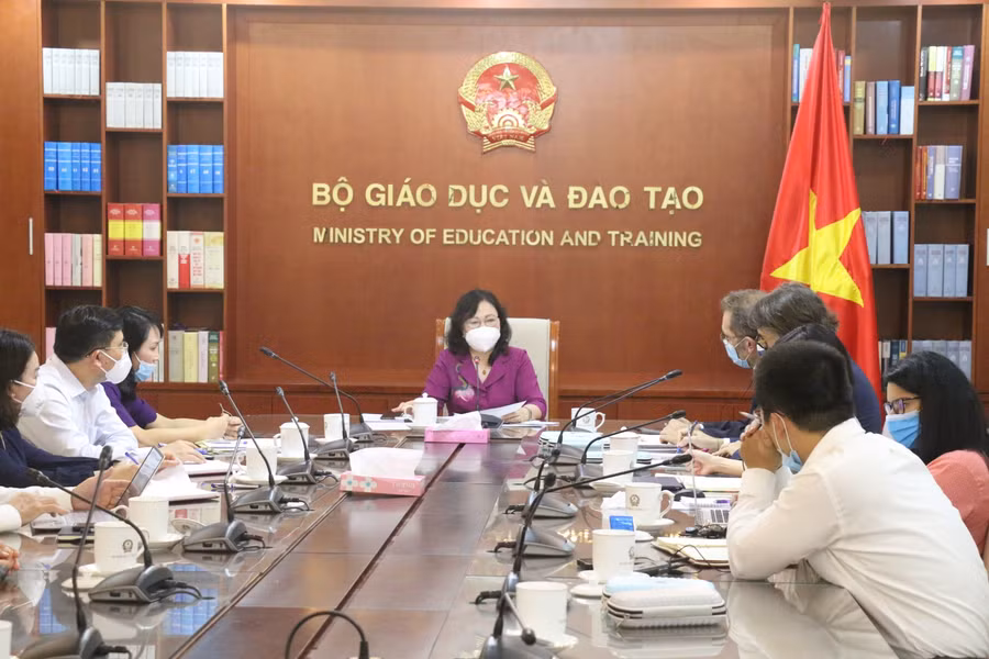 Thứ trưởng Ngô Thị Minh tại buổi làm việc.