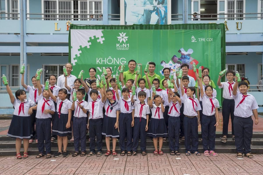 Tại huyện đảo Côn Đảo, tỉnh Bà Rịa - Vũng Tàu, ngày lễ năm nay càng thêm hân hoan vì Trường Tiểu học Cao Văn Ngọc có thêm một điểm trường mới khang trang thềm khai giảng. Cô Phạm Phương Mai, Hiệu trưởng Trường TH Cao Văn Ngọc, chia sẻ: &quot;Để nâng cao chất lượng học tập, năm học 2022-2023, trường đã kịp xây dựng và đưa vào sử dụng thêm một điểm trường tại Khu 3, với quy mô khoảng 400 học sinh. Điểm trường này mang đến niềm vui rất lớn cho phụ huynh và học sinh khi không chỉ giúp học sinh thuận tiện hơn trong việc đi học, mà còn giúp nhà trường đảm bảo sĩ số/lớp nhằm duy trì tốt nhất chất lượng giáo dục&quot;.