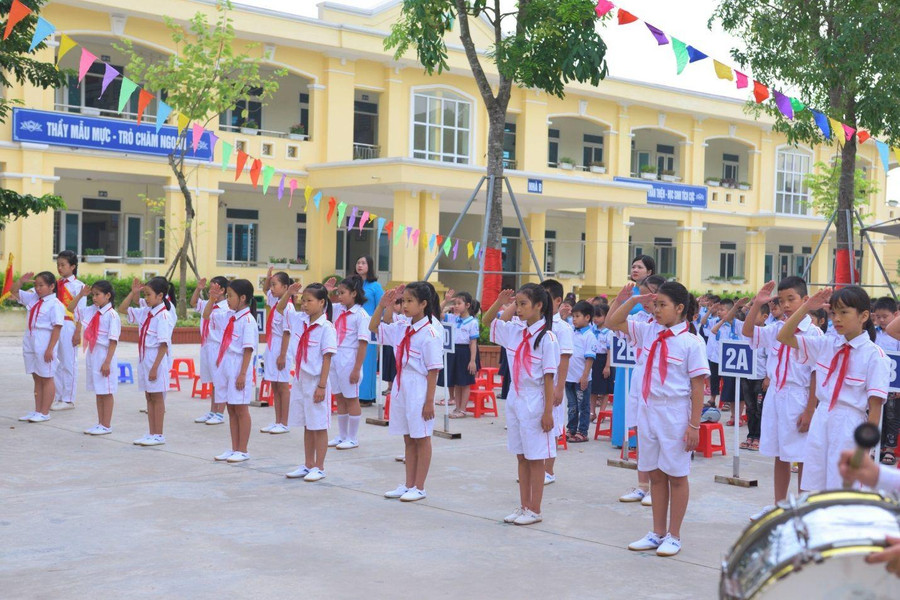 Học sinh Trường Tiểu học Xuân Quan, tỉnh Hưng Yên, chuẩn bị cho khai giảng năm học mới. Học sinh Trường Tiểu học Xuân Quan, tỉnh Hưng Yên, chuẩn bị cho khai giảng năm học mới.