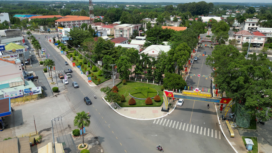 TP Tân Uyên có tốc độ đô thị hóa nhanh, là một trong những địa phương phát triển mạnh công nghiệp.