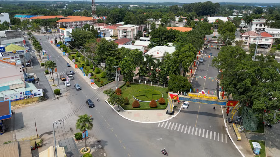 TP Tân Uyên có tốc độ đô thị hóa nhanh, là một trong những địa phương phát triển mạnh công nghiệp.