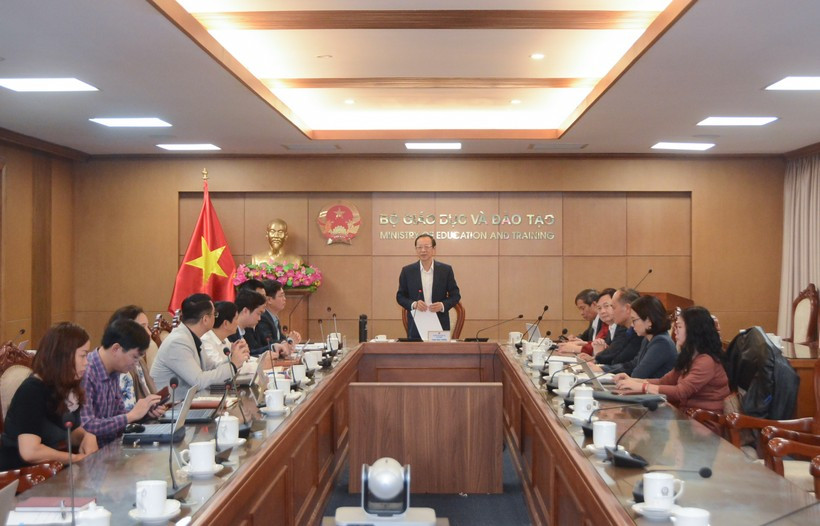 Thứ trưởng Phạm Ngọc Thưởng chủ trì hội nghị tập huấn về tổ chức dạy học môn tích hợp. Thứ trưởng Phạm Ngọc Thưởng chủ trì hội nghị tập huấn về tổ chức dạy học môn tích hợp.