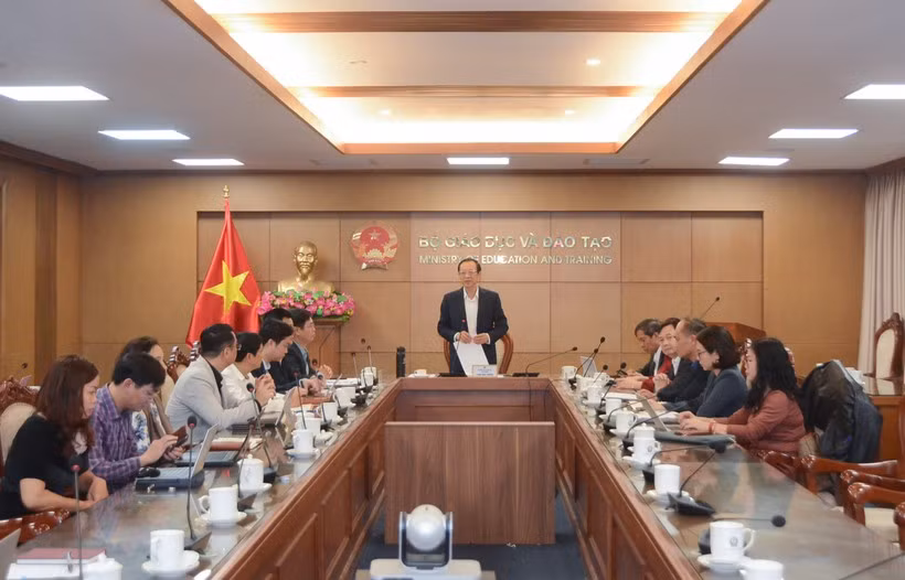 Thứ trưởng Phạm Ngọc Thưởng chủ trì hội nghị tập huấn về tổ chức dạy học môn tích hợp.