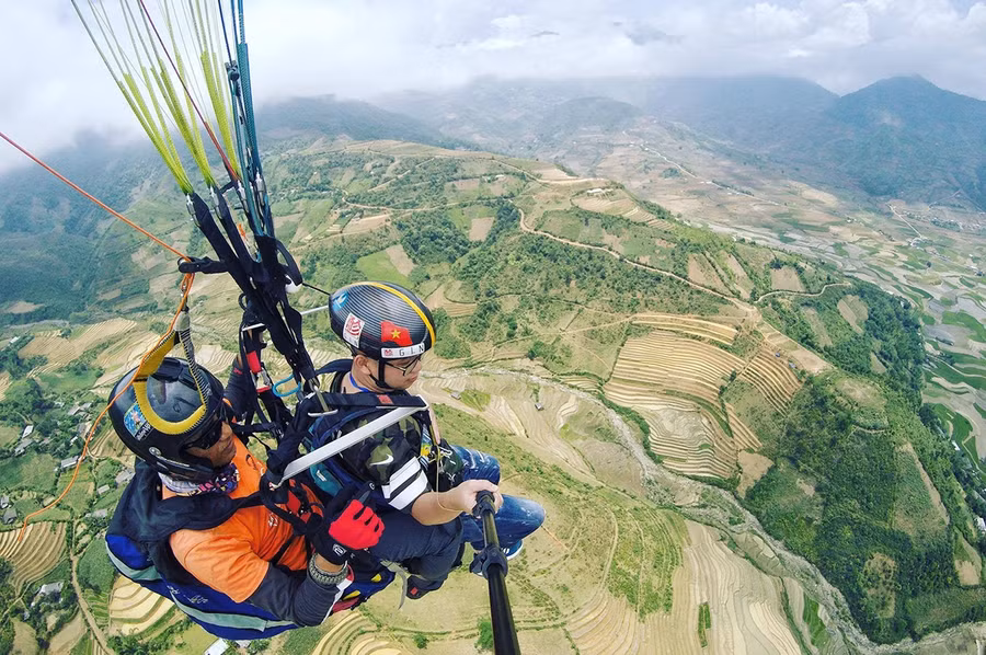 Dù lượn "Bay trên mùa nước đổ" huyện Mù Cang Chải, Yên Bái