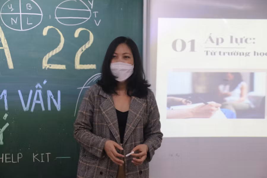 Chuyên gia tâm lý Trần Thị Mạnh Linh chia sẻ tại sự kiện.