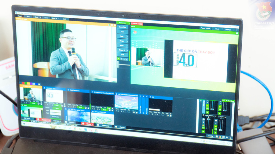 Chương trình tư vấn, hướng nghiệp được triển khai đến nhiều điểm cầu từ một điểm cầu chính. Ảnh: NVCC. Chương trình tư vấn, hướng nghiệp được triển khai đến nhiều điểm cầu từ một điểm cầu chính. Ảnh: NVCC.