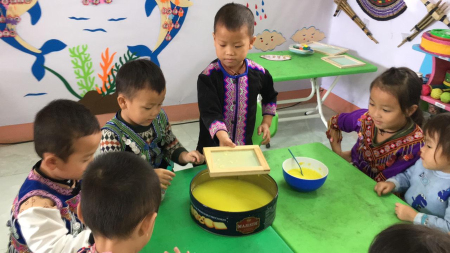 Rào cản vùng miền khiến phổ cập giáo dục mầm non gặp khó khăn. Rào cản vùng miền khiến phổ cập giáo dục mầm non gặp khó khăn.