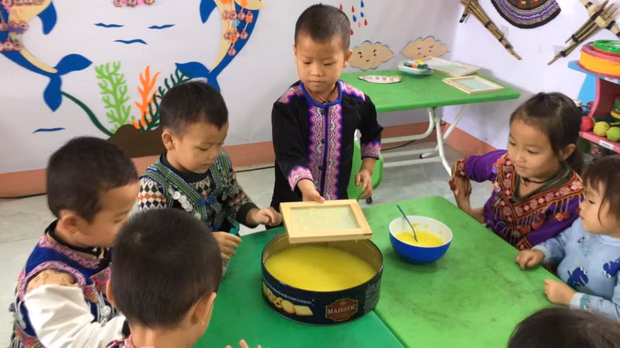 Rào cản vùng miền khiến phổ cập giáo dục mầm non gặp khó khăn.