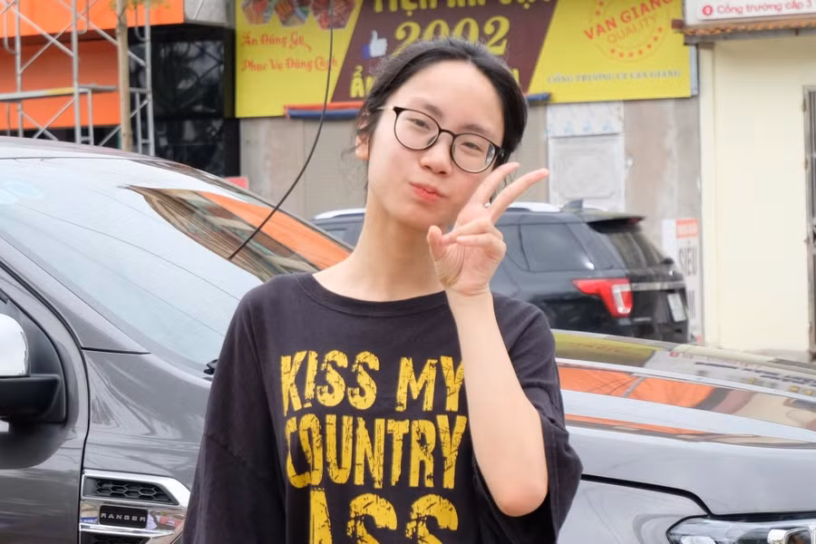 Thí sinh tại điểm thi Trường THPT Văn Giang, tỉnh Hưng Yên. Thí sinh tại điểm thi Trường THPT Văn Giang, tỉnh Hưng Yên.