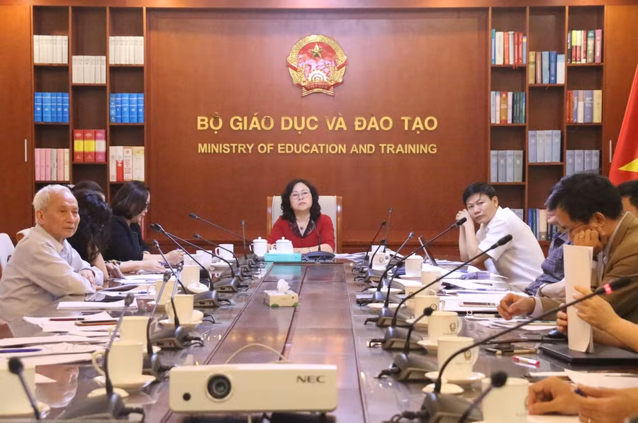 Thứ trưởng Ngô Thị Minh chủ trì cuộc họp.