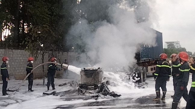 Lực lượng PCCC dập tắt vụ cháy sau thời gian ngắn. Lực lượng PCCC dập tắt vụ cháy sau thời gian ngắn.