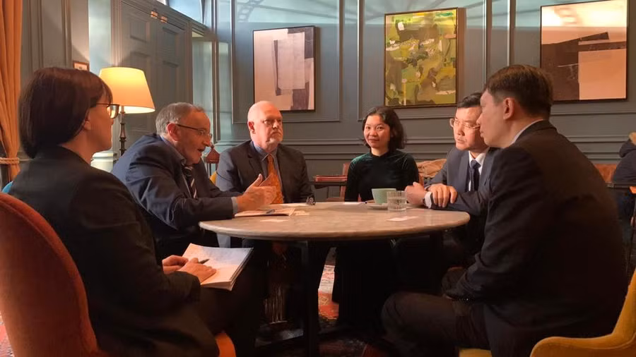 Cuộc làm việc bàn tròn về hợp tác giáo dục giữa Bộ GD&amp;ĐT, Xứ Wales và Hội đồng Anh.