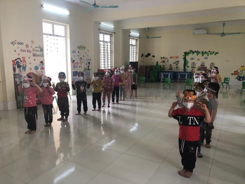 Học sinh Trường Mầm non Trung Nghĩa trở lại trường sau dịch Covid-19. Ảnh: NVCC.