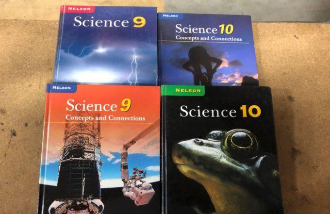 Sách giáo khoa môn Khoa học lớp 9, 10 tại Canada. Ảnh Internet. Sách giáo khoa môn Khoa học lớp 9, 10 tại Canada. Ảnh Internet.