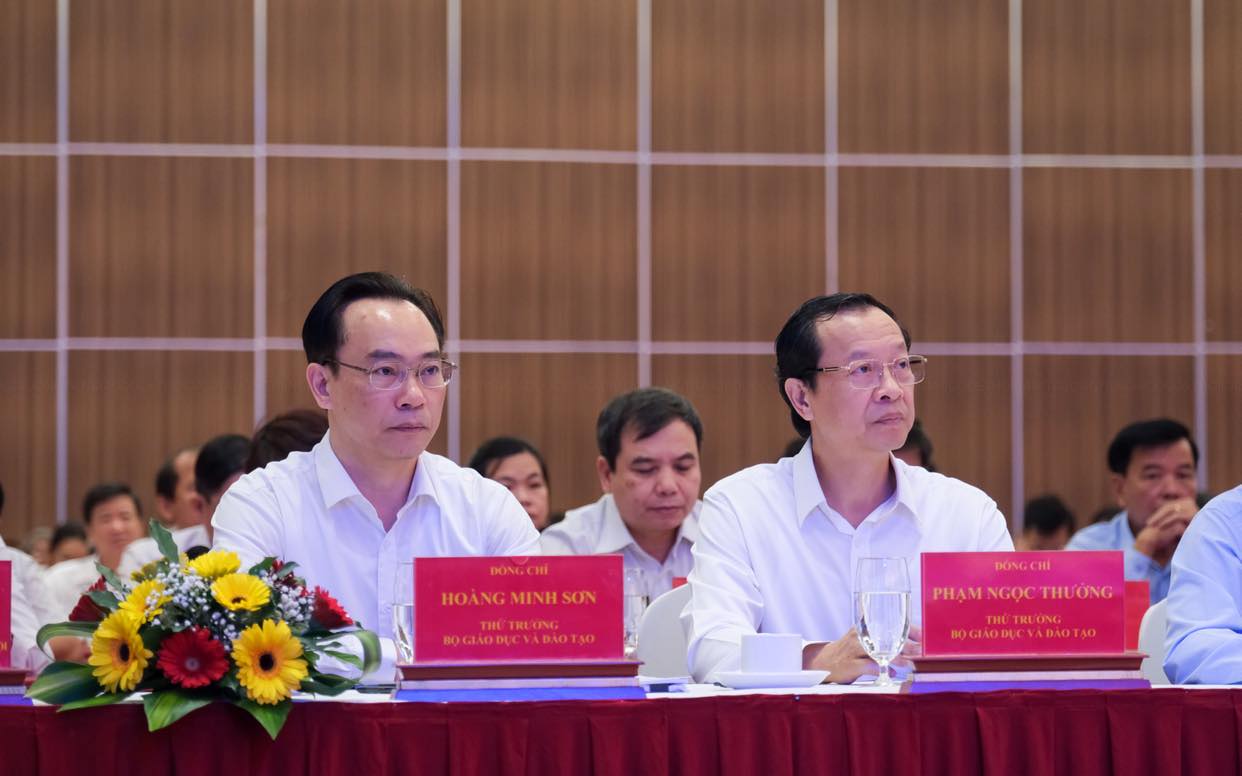 Thứ trưởng Phạm Ngọc Thưởng (phải); Thứ trưởng Hoàng Minh Sơn (trái) dự Hội nghị. Thứ trưởng Phạm Ngọc Thưởng (phải); Thứ trưởng Hoàng Minh Sơn (trái) dự Hội nghị.