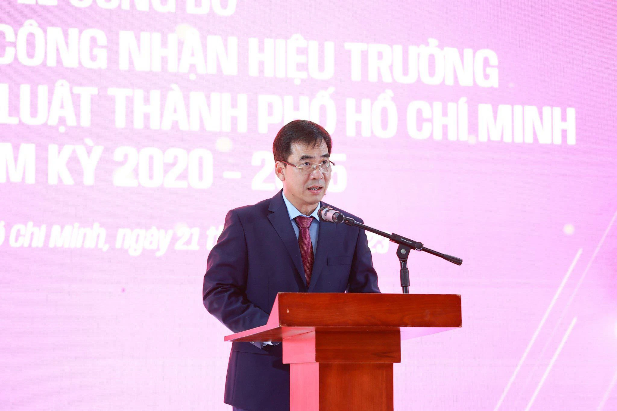 TS Lê Trường Sơn phát biểu tại buổi lễ. Ảnh: Mạnh Tùng