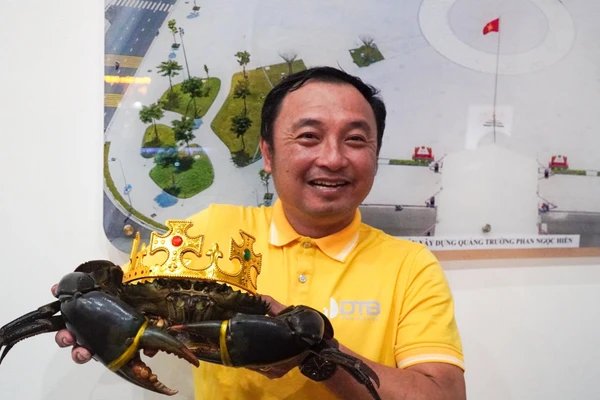 Con cua có trọng lượng lớn nhất được trao vương miện "Vua Cua".